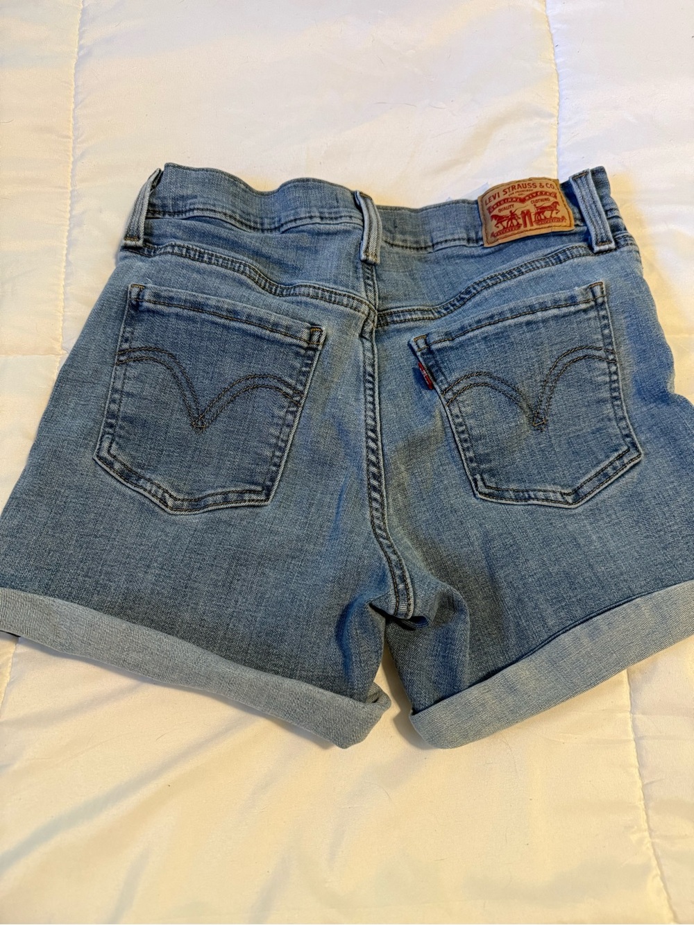 Levi’s Mid Length shorts - size 27